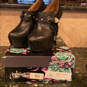 Taylor Says Anisa Black Hidden Platform Heels